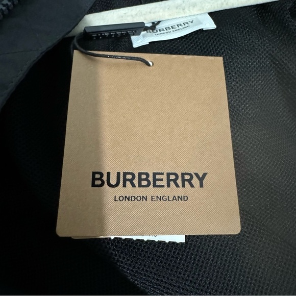 Burberry Designer 2023 Black Lightweight WindBreaker size 3T - Picture 6 of 8